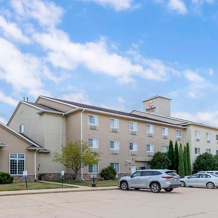 Comfort Suites Сийдър Фолс Екстериор снимка