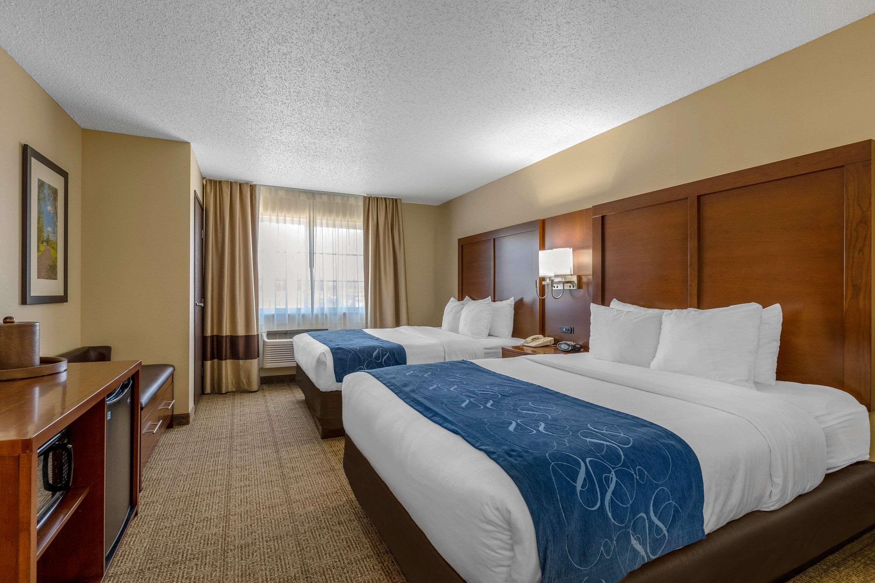 Comfort Suites Сийдър Фолс Екстериор снимка