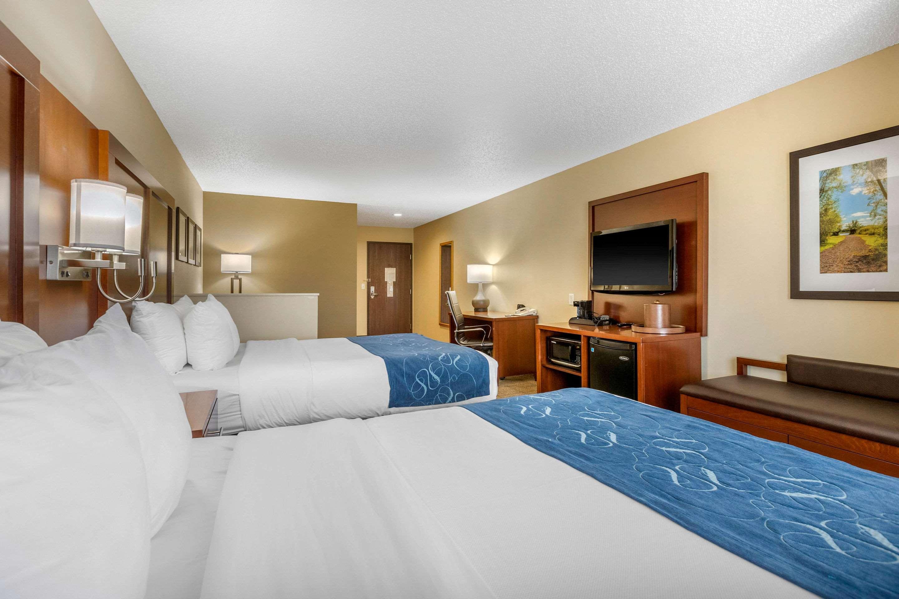 Comfort Suites Сийдър Фолс Екстериор снимка