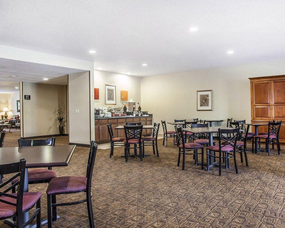 Comfort Suites Сийдър Фолс Екстериор снимка