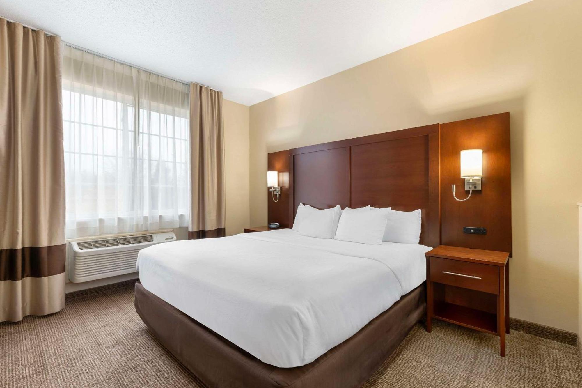 Comfort Suites Сийдър Фолс Екстериор снимка