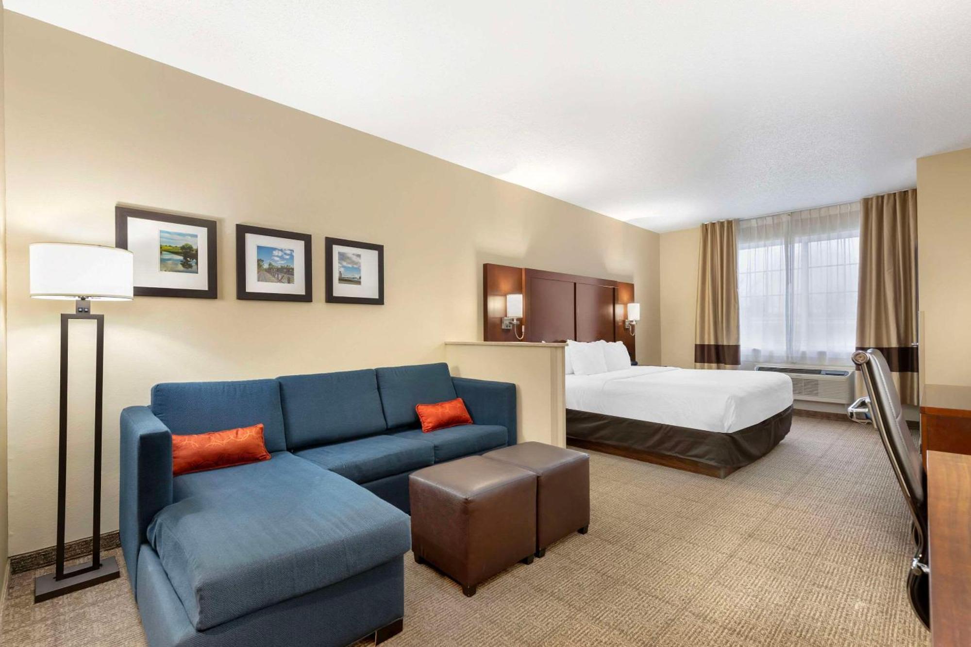 Comfort Suites Сийдър Фолс Екстериор снимка