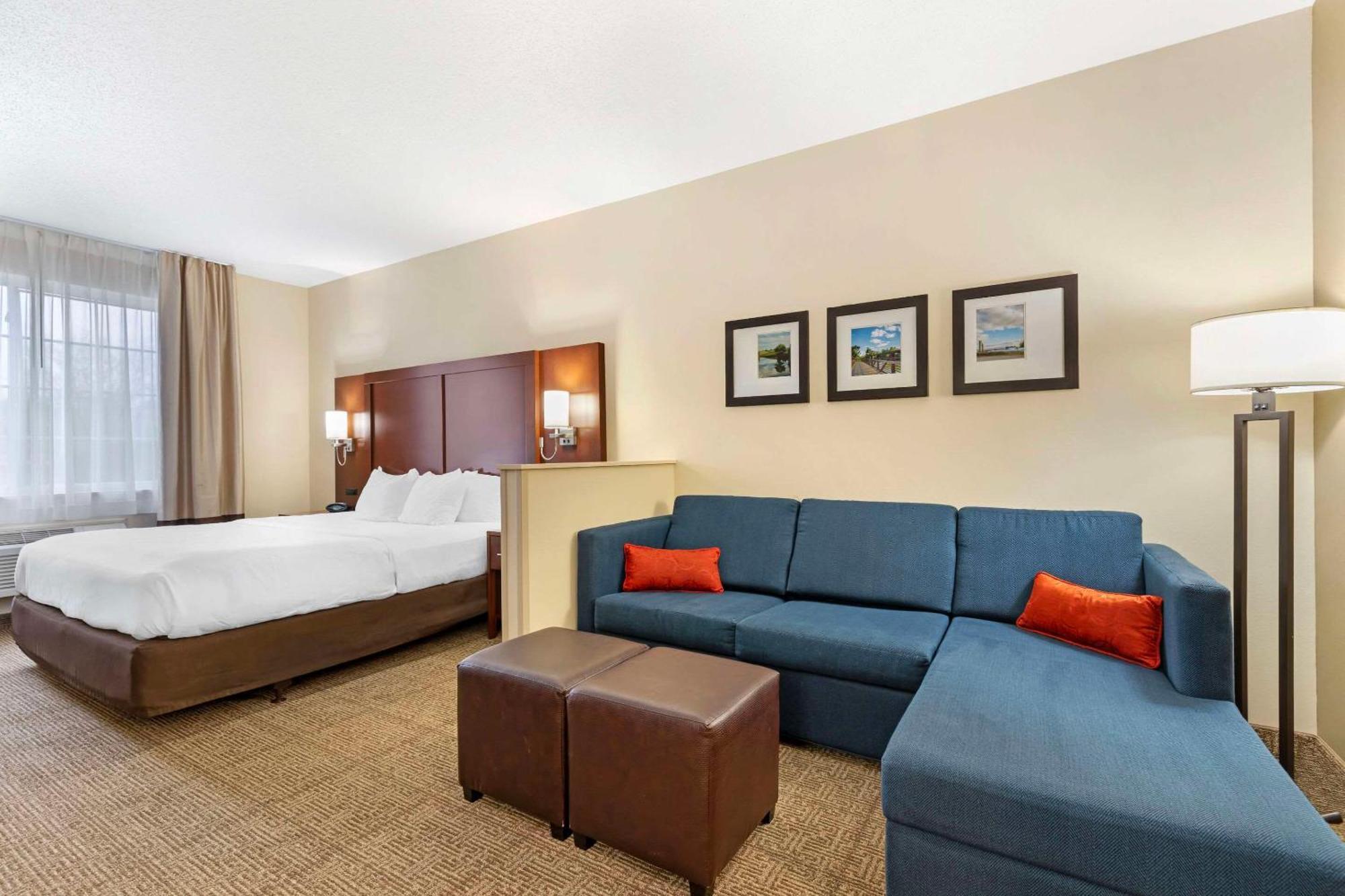 Comfort Suites Сийдър Фолс Екстериор снимка