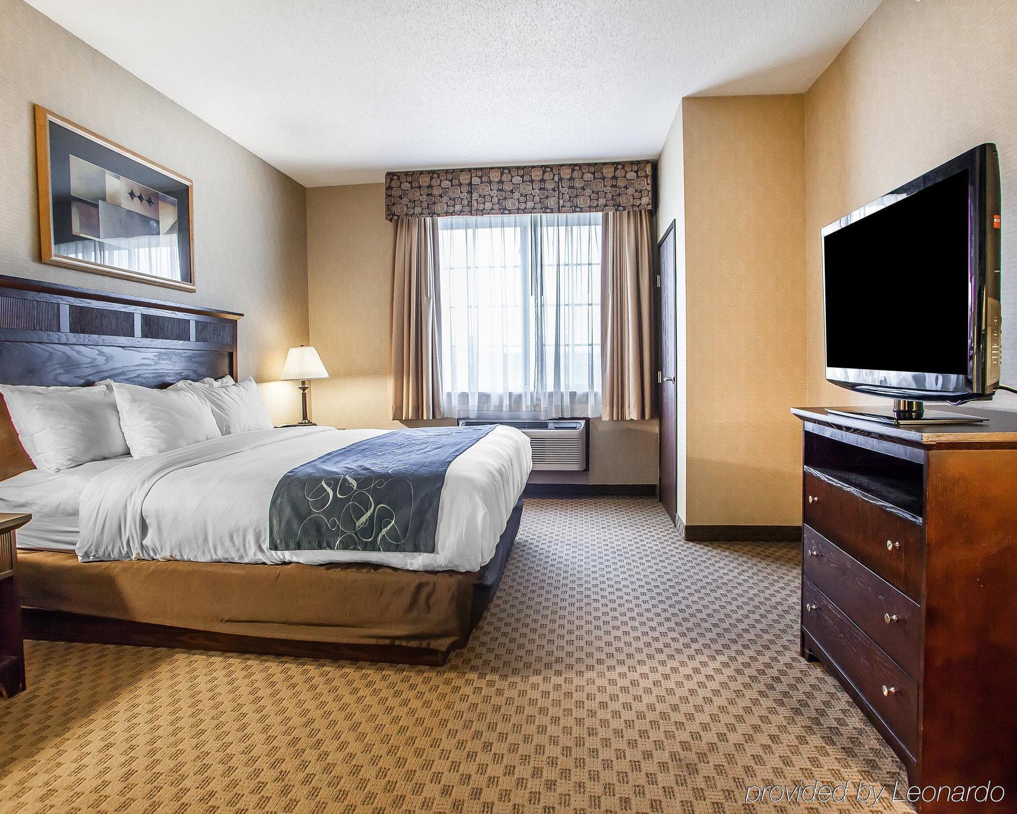 Comfort Suites Сийдър Фолс Екстериор снимка